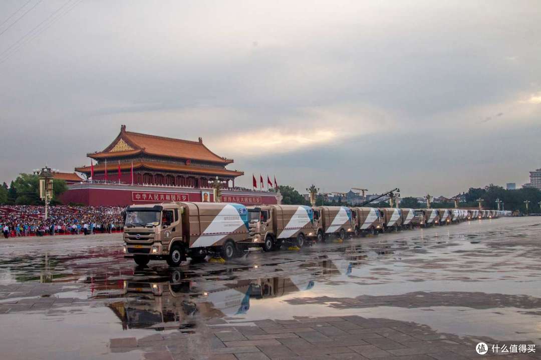 比亚迪纯电动环卫车护航九三阅兵