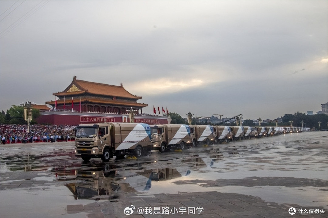 2015年，比亚迪纯电动环卫车服务阅兵