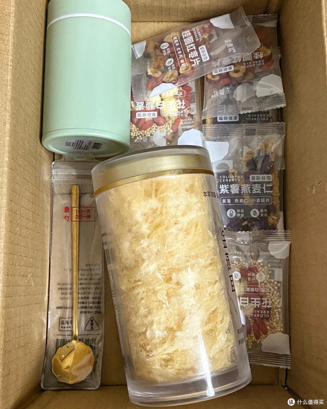 保温杯焖煮银耳羹，简单润燥