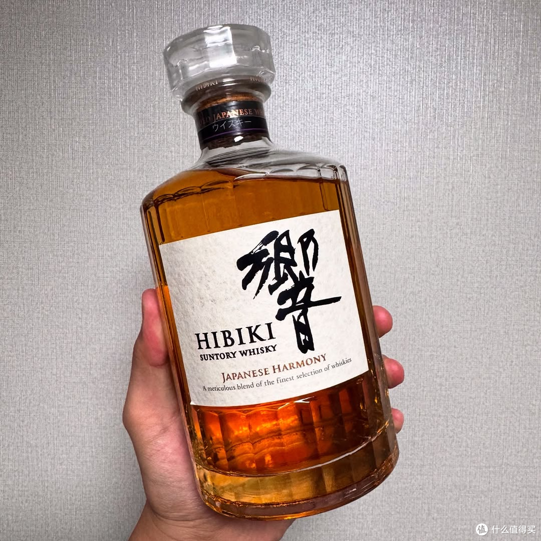 響 Hibiki（别名：响｜乡音），意为“人与自然的共鸣”，是1989年为了纪念三得利成立九十周年推出的调和威士忌品牌。
