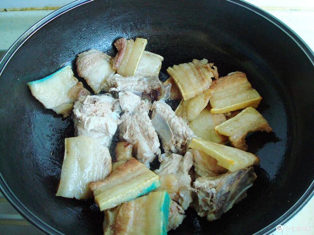 秋天这样吃肉,往电饭煲里一扔,肉烂香浓,一点不腥不腻