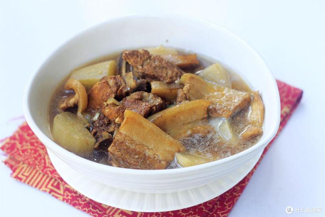 秋天这样吃肉,往电饭煲里一扔,肉烂香浓,一点不腥不腻