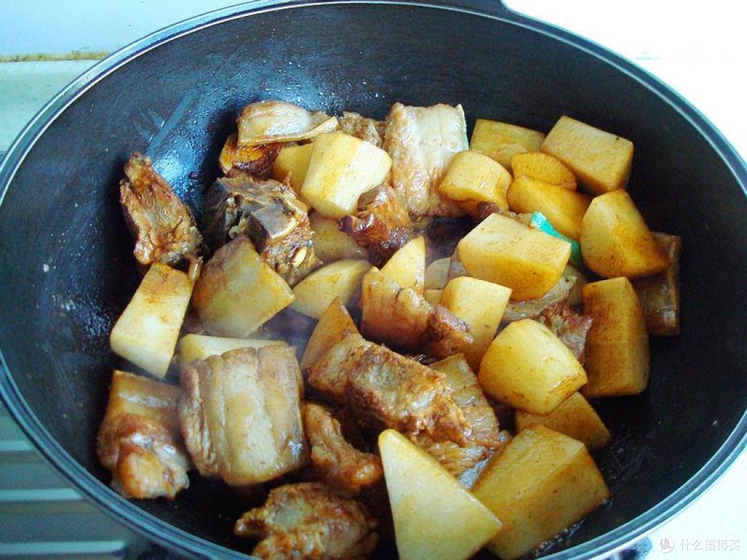 秋天这样吃肉,往电饭煲里一扔,肉烂香浓,一点不腥不腻