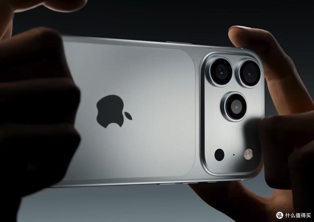 iPhone 17 Pro丑上热搜,但这一次,苹果终于下血本了