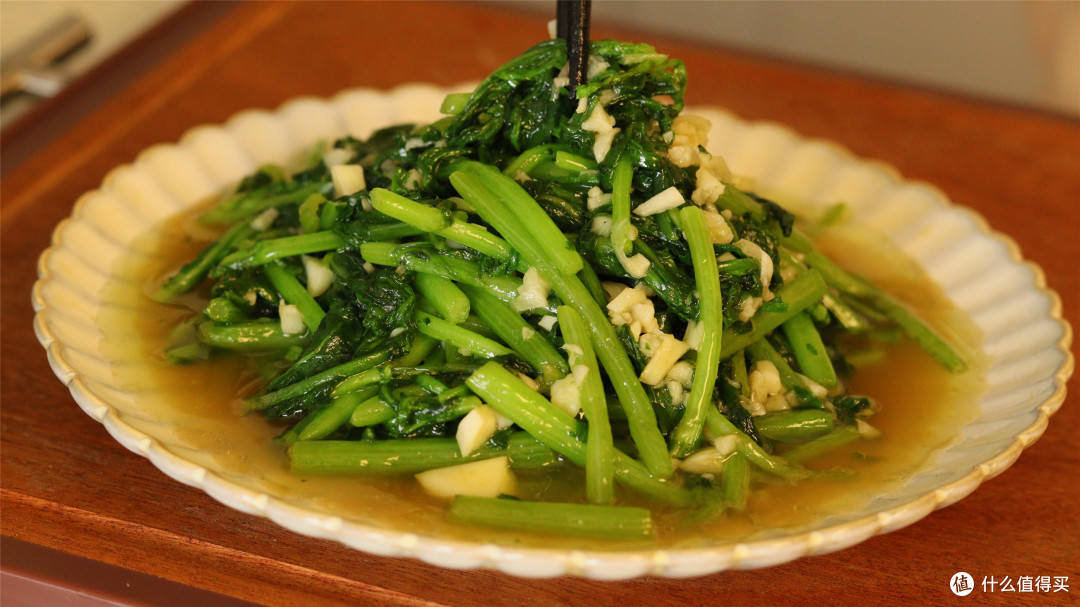 秋天吃时令菜,家常蒜蓉炒茼蒿别放过了