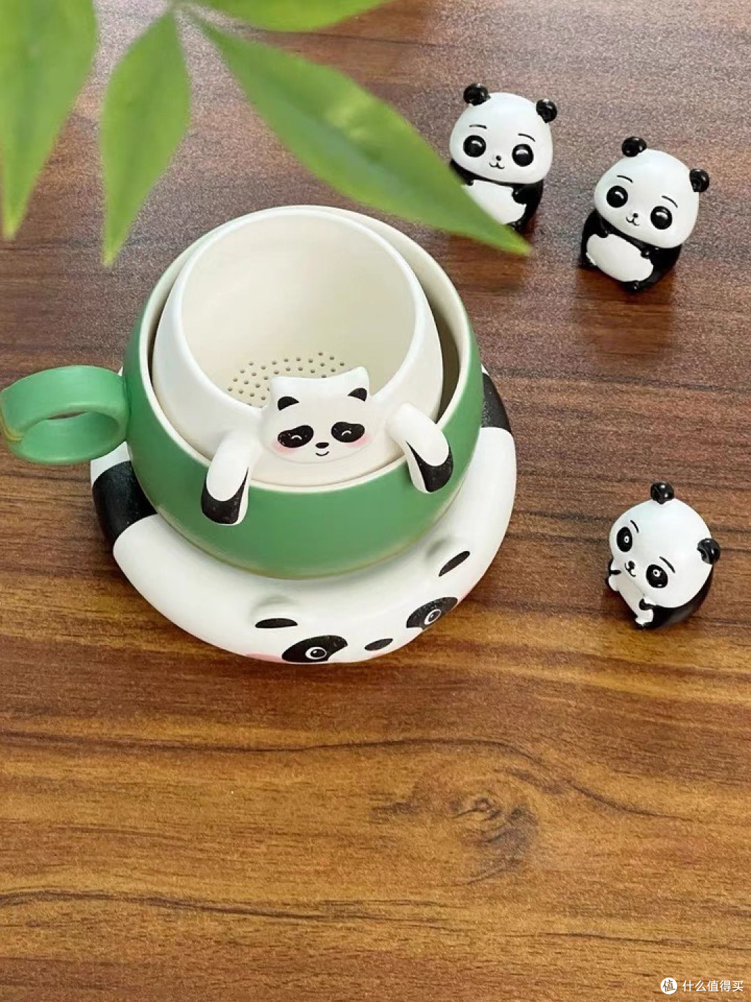 办公桌上的熊猫杯:茶水分离设计