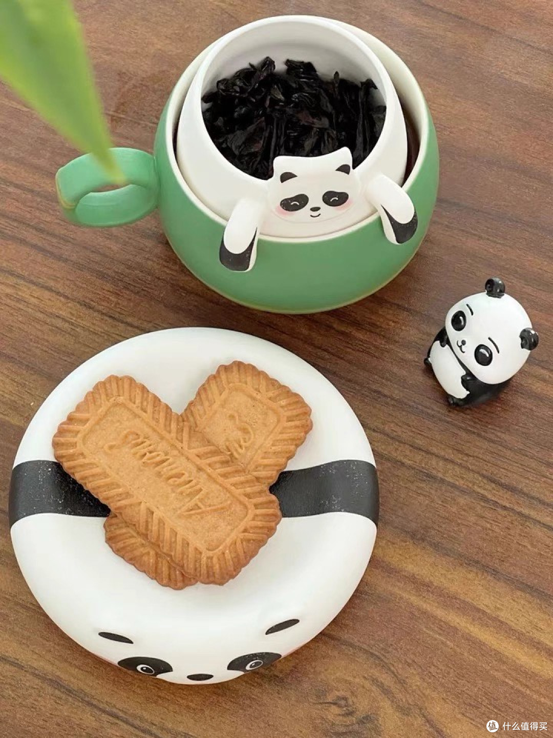 办公桌上的熊猫杯:茶水分离设计