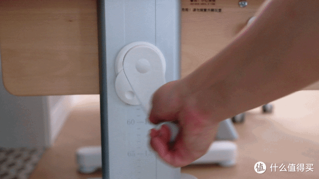 学习桌椅中高端谁能打?护童/2平米/光明园迪/黑白调,一篇看懂