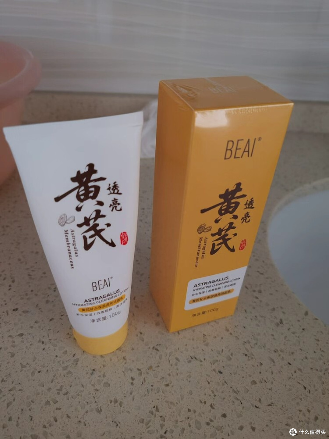 BEAI黄芪洁面乳:温和清洁与滋养