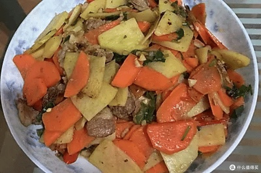 邪修美食:电饭煲快速土豆胡萝卜炒肉