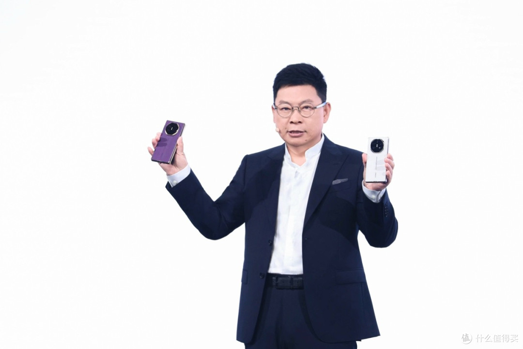 HUAWEI Mate XTs 非凡大师体验进化,三折叠品类发展迈入深水区