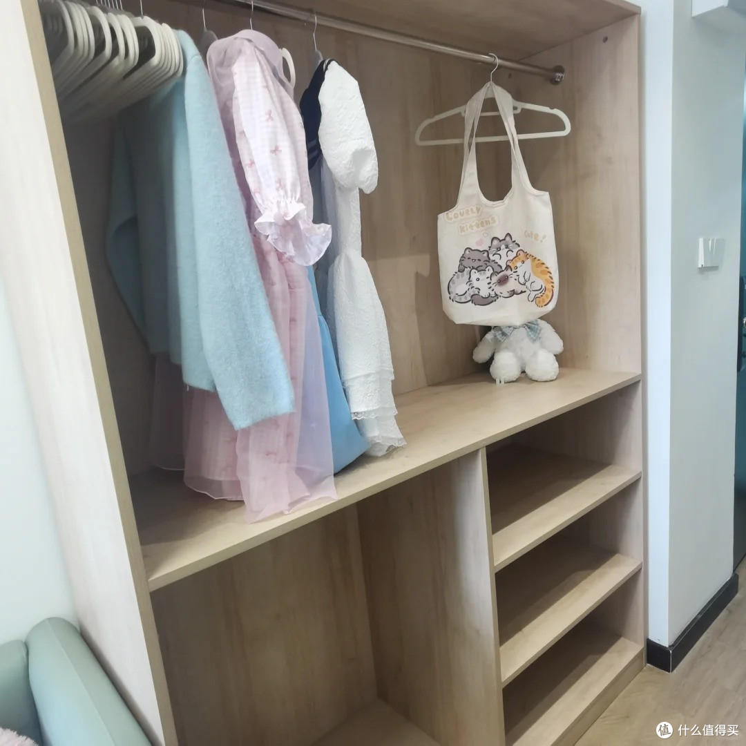 “港漂”姑娘的新房火了,工作10年买下14㎡小屋,硬挤出2室2厅