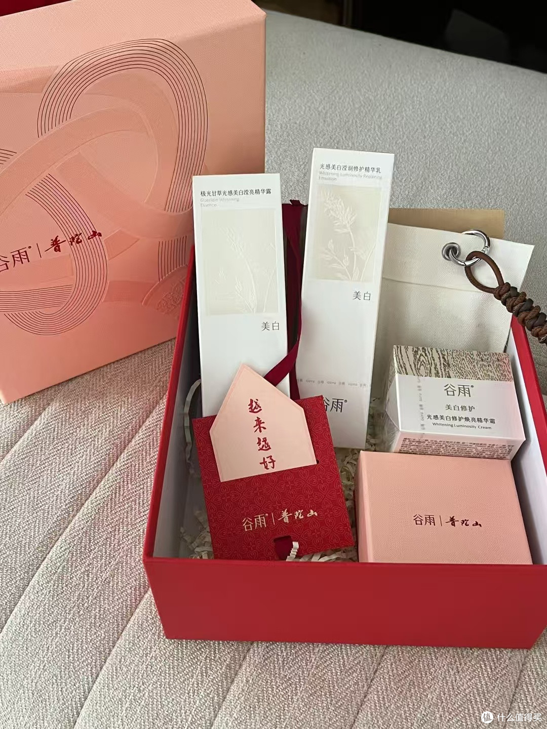 油皮夏日福音！谷雨光感水72小时狙击暗沉黄气
