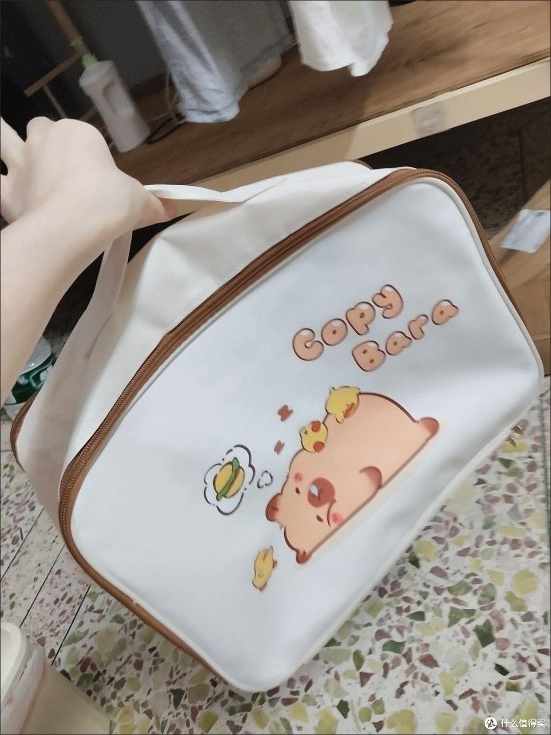 返校行李箱绝配！三吉卡皮巴拉收纳包，萌到心巴还巨能装