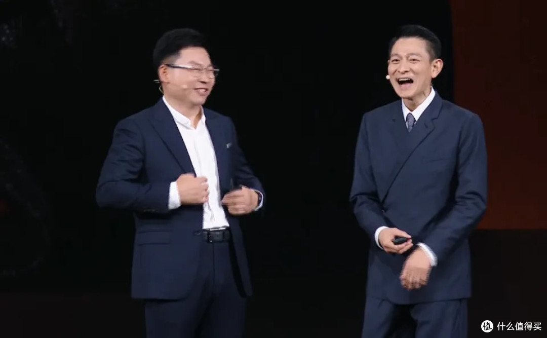 华为Mate XTs非凡大师发布,这回终于将PC装进了口袋!