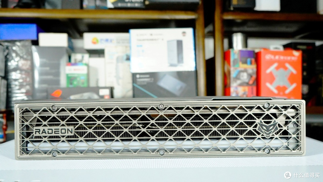 虽迟但到,白色款蓝宝石PURE 极地 B850A WIFI标准大板装机实测