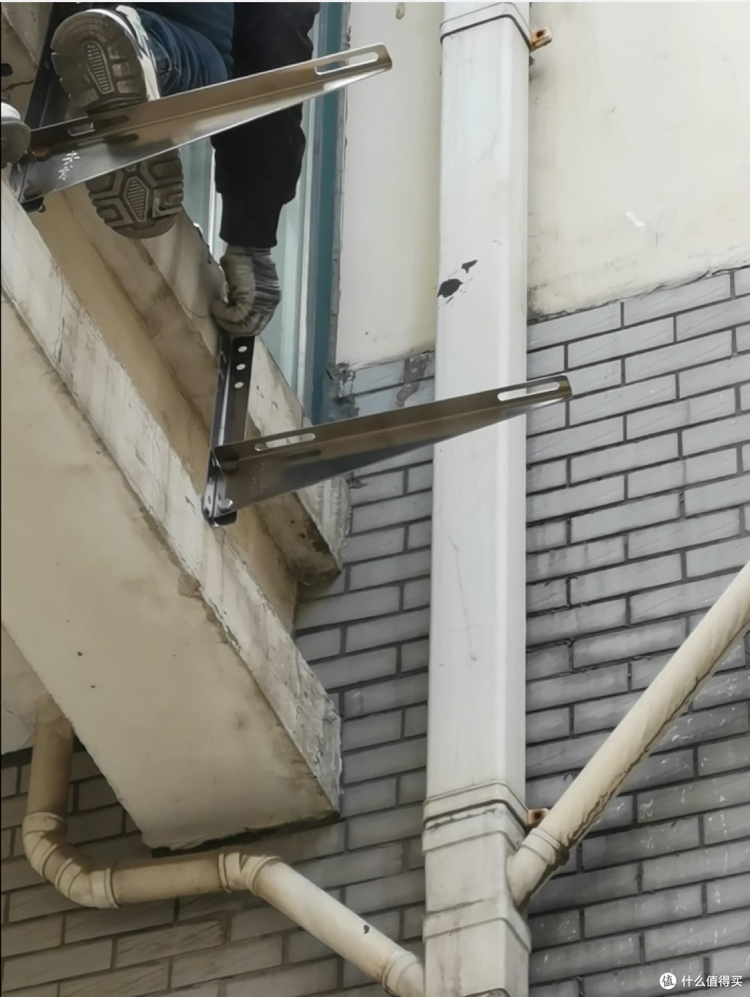 工人装空调摔伤竟找业主赔?记住4步,工人也安全,咱们也不背锅