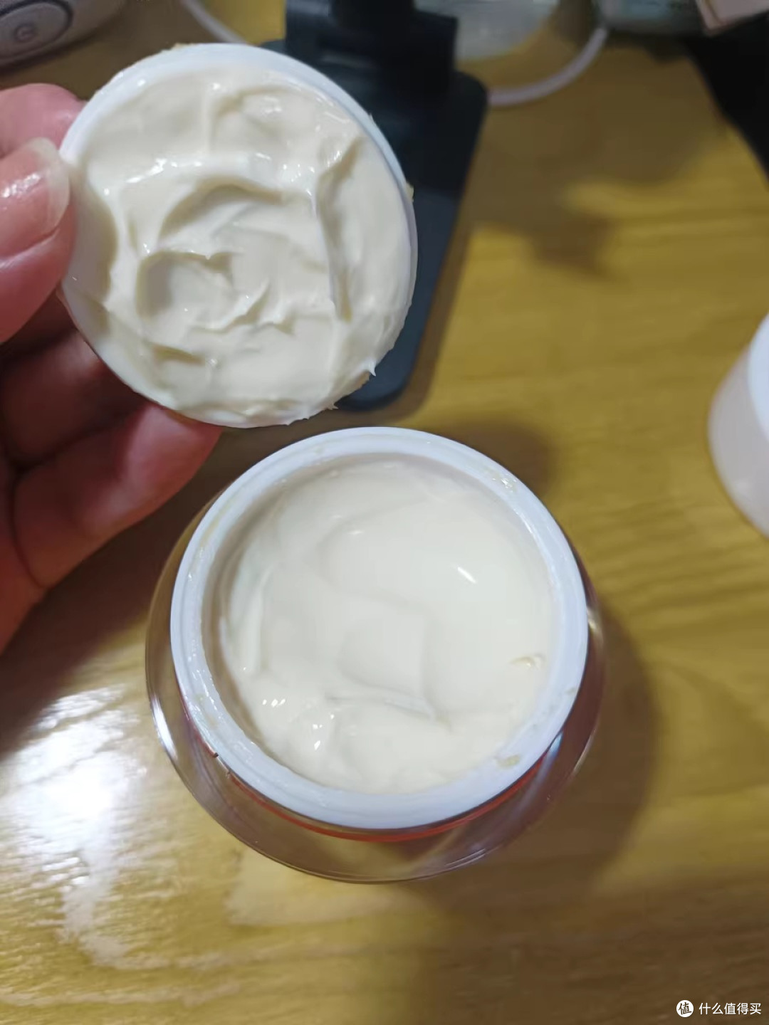 孔凤春双抗面霜：轻盈不厚重