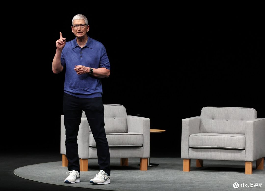 比起史上最薄iPhone 17,我更关心库克这次发布会穿什么...