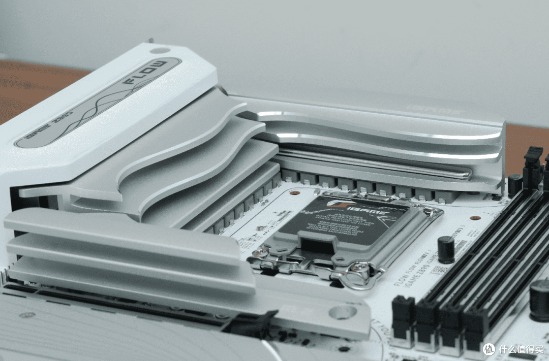 开学开黑不卡顿，七彩虹iGame RTX 5070 Ultra 12GB助你畅玩游戏