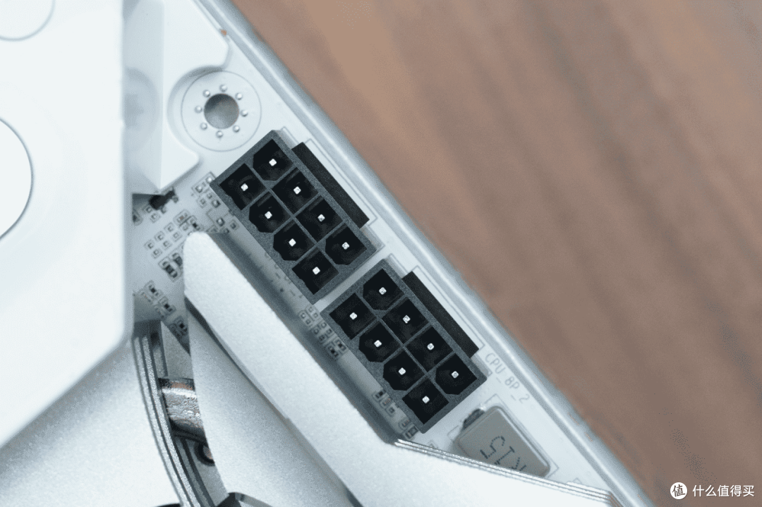 开学开黑不卡顿，七彩虹iGame RTX 5070 Ultra 12GB助你畅玩游戏