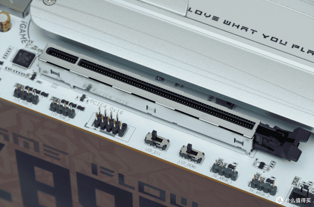 开学开黑不卡顿，七彩虹iGame RTX 5070 Ultra 12GB助你畅玩游戏