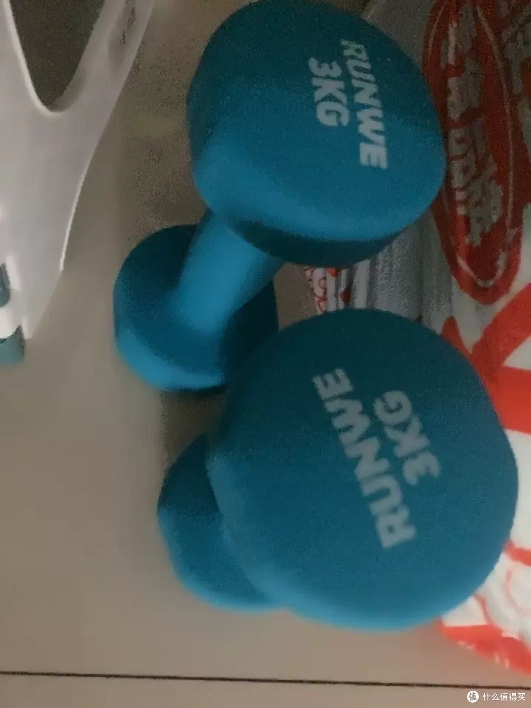 宿舍健身首选:小哑铃的妙用