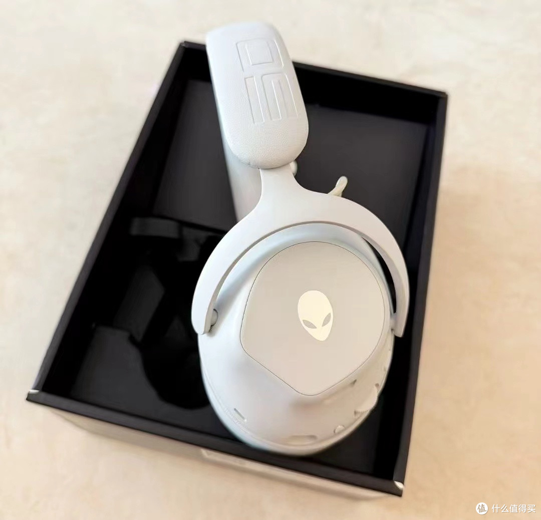 帅!ALIENWARE PRO三模电竞耳机