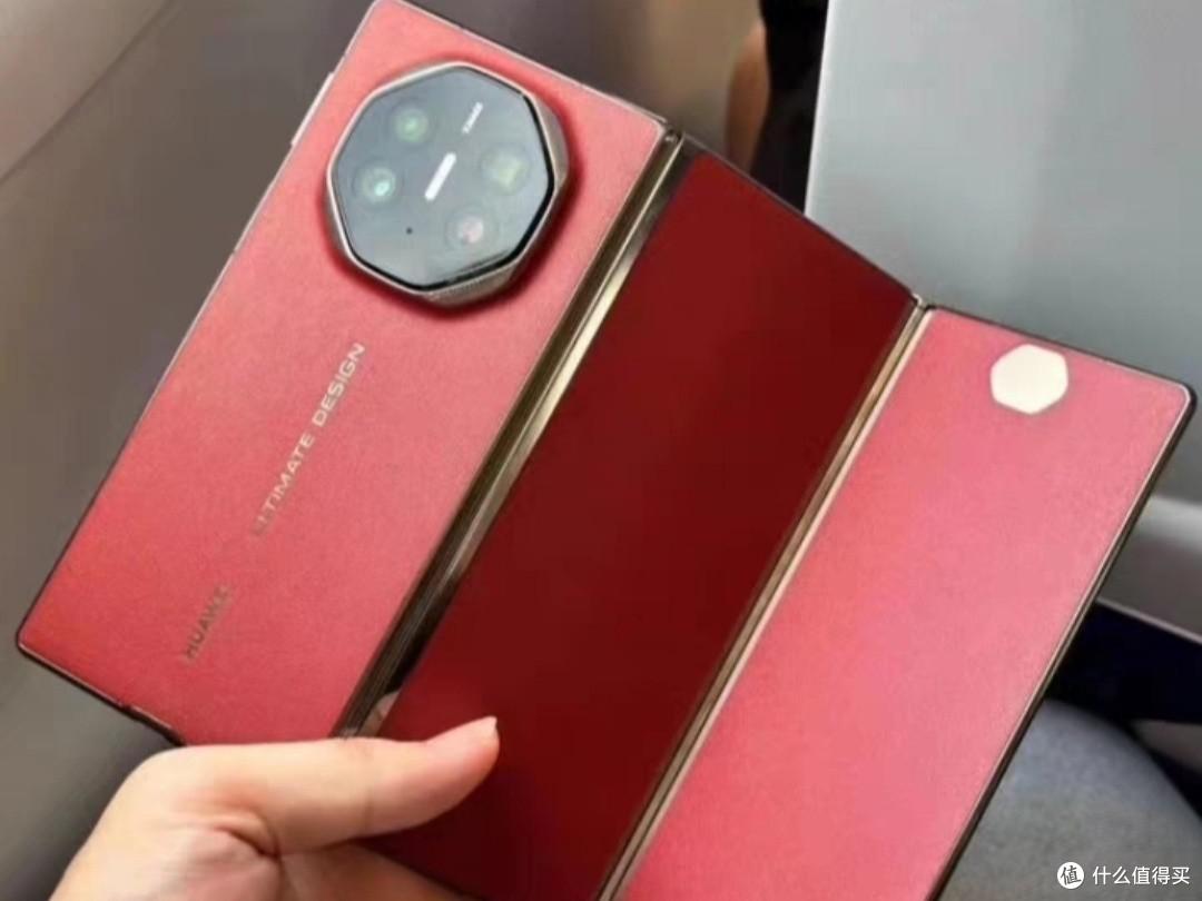 华为三折叠手机17999元起！这回轮到奢侈品学界炸锅了