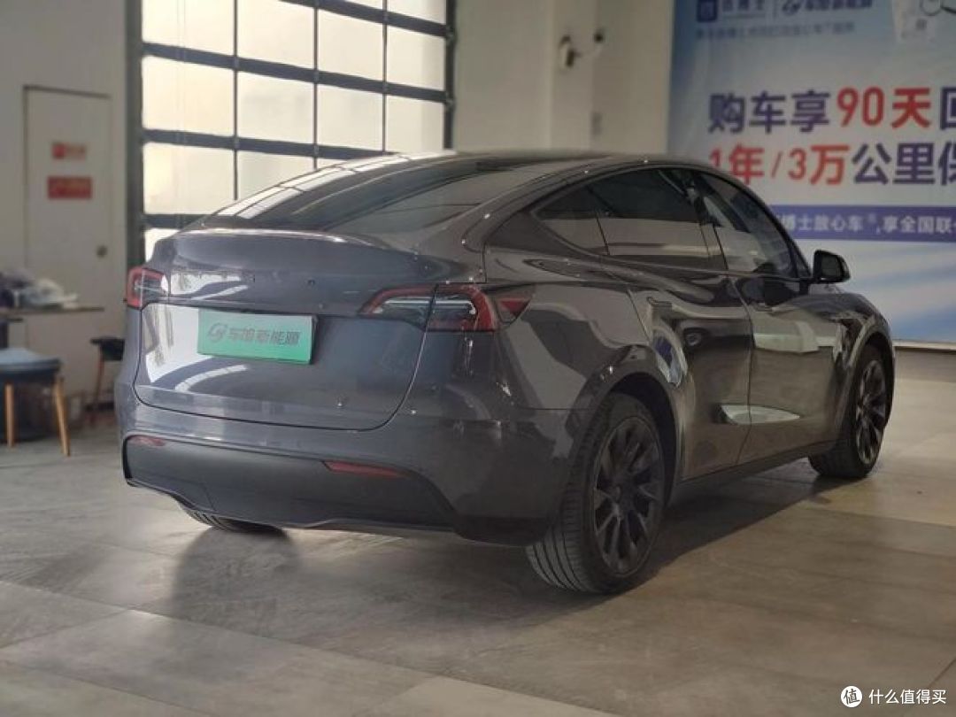 特斯拉Model Y L发布，起售价33.9万元，豪华性引发热议！