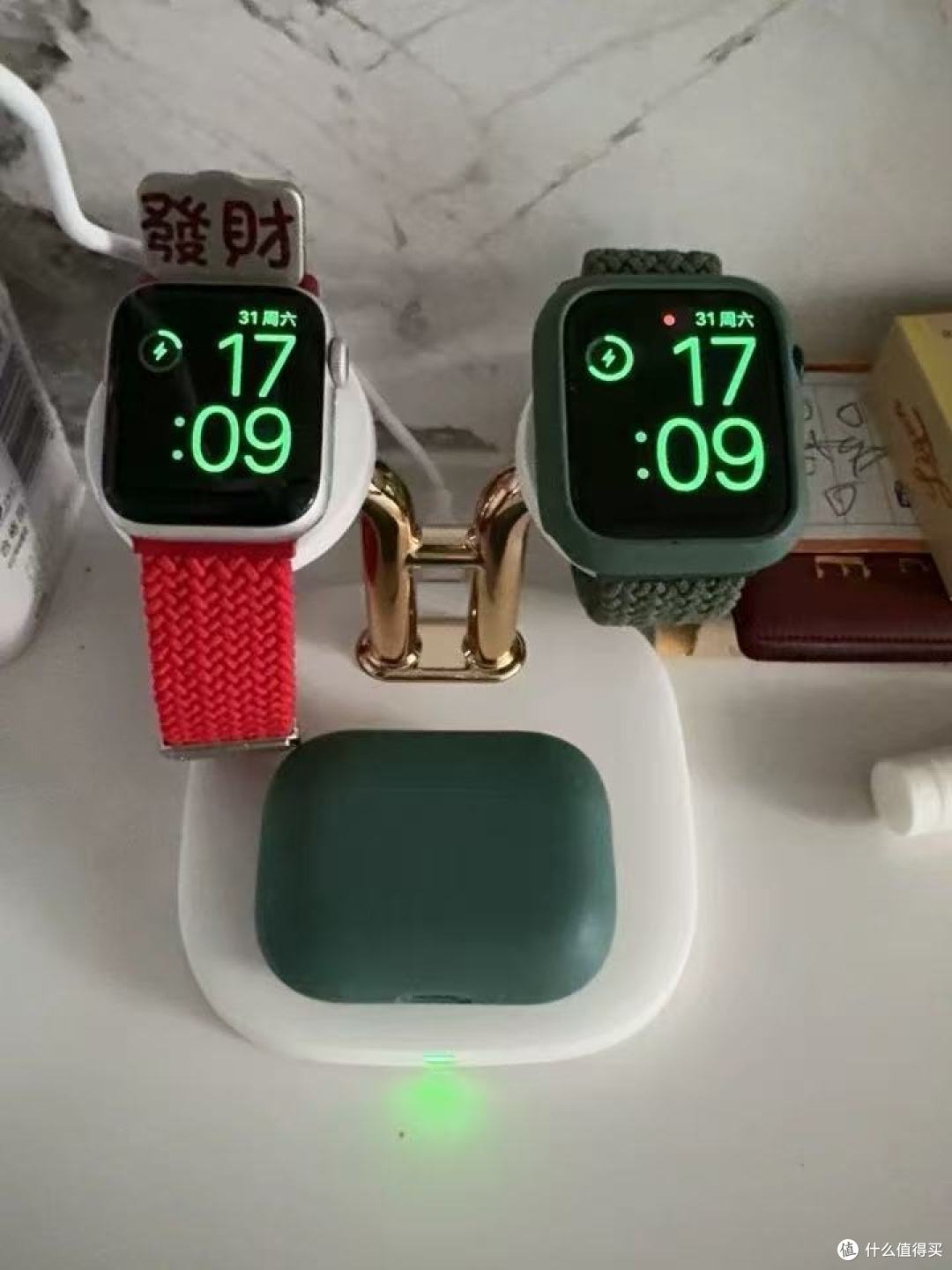 🎈双设备快充自由 | 白鹄 704A 双手表无线充电器测评