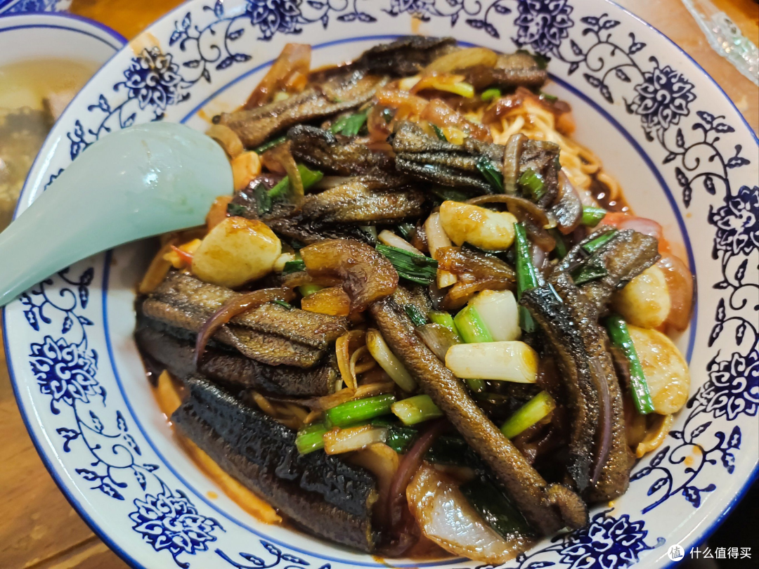 杭州片儿川:一碗江南的鲜香诗画