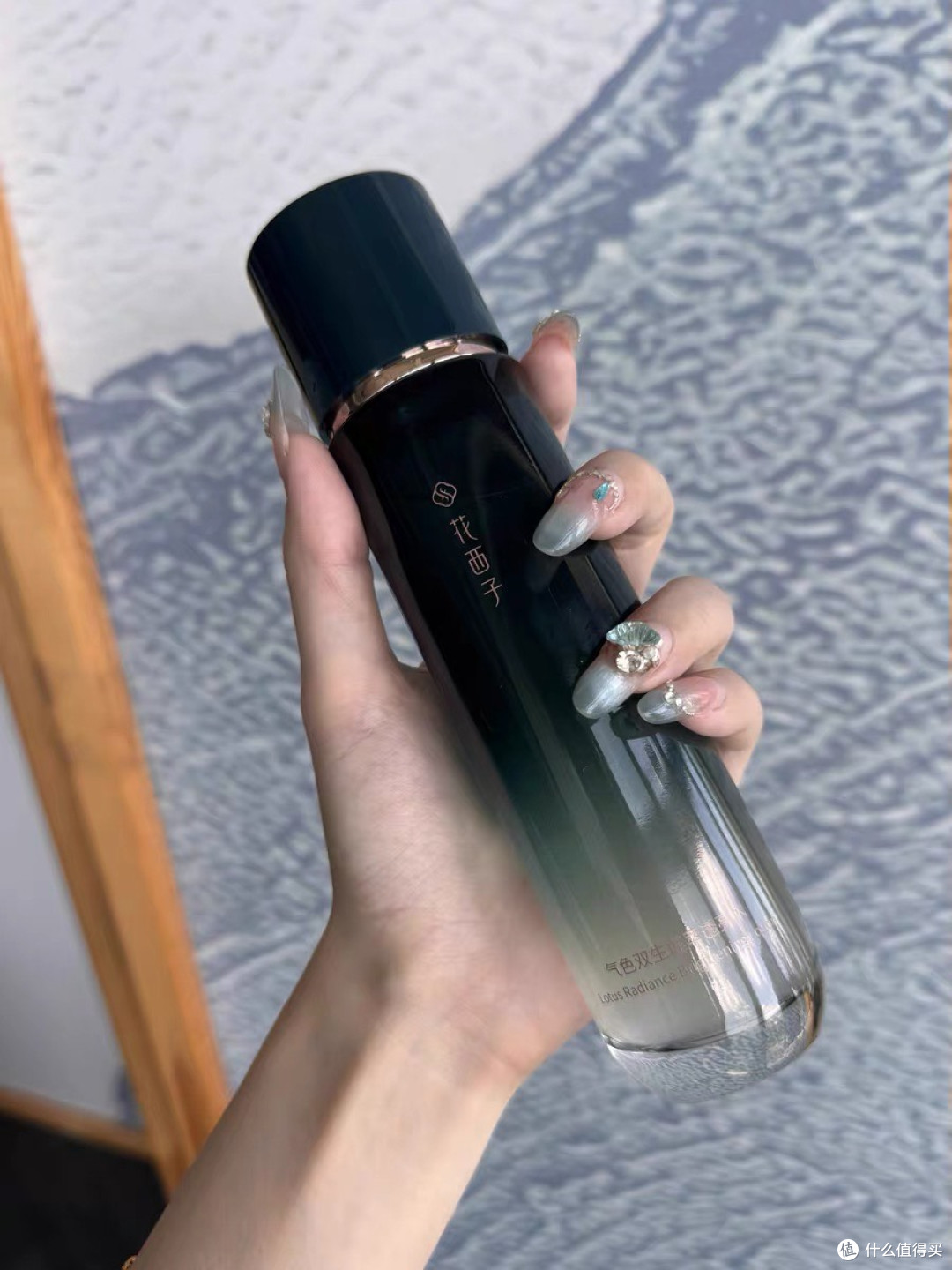 花西子好气色精华水:保湿温和兼备