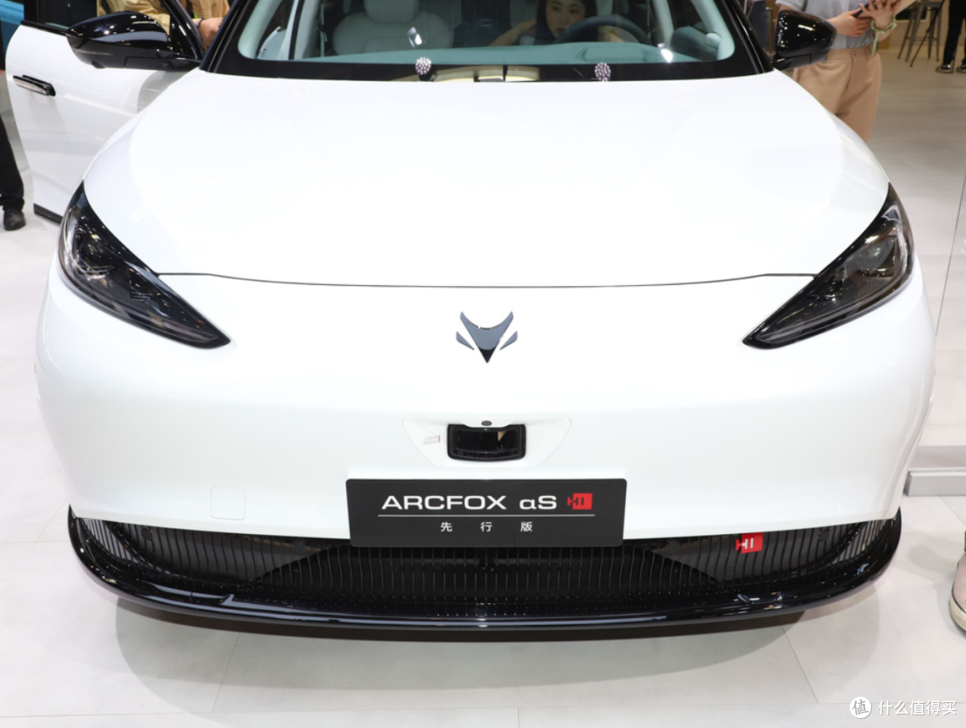 极狐阿尔法S先行版新能源汽车