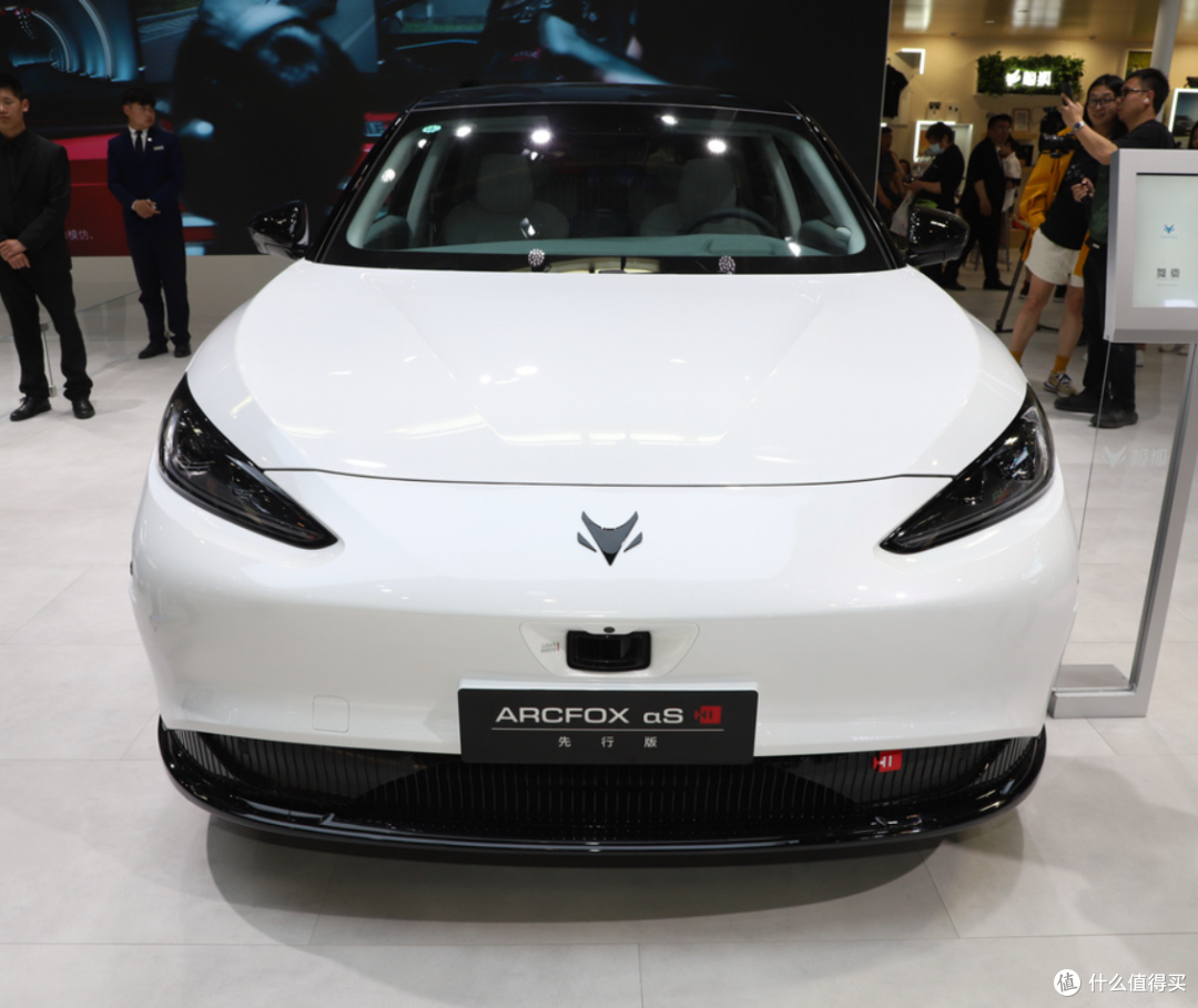 极狐阿尔法S先行版新能源汽车