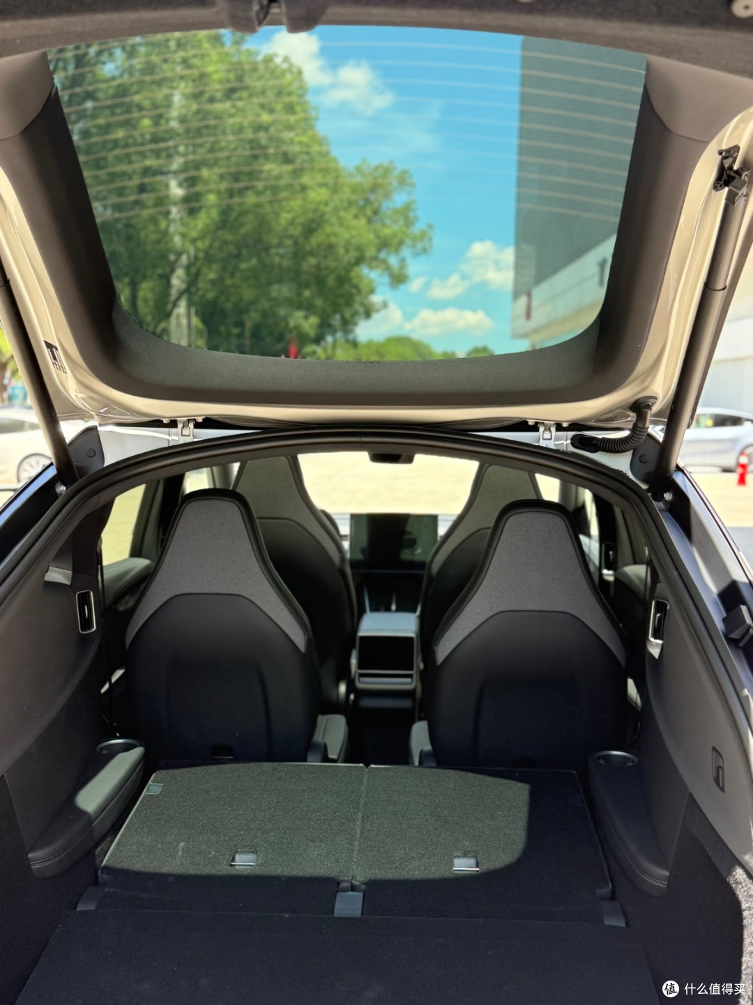 宁波逛特斯拉门店,Model Y L这几点让人挪不开眼