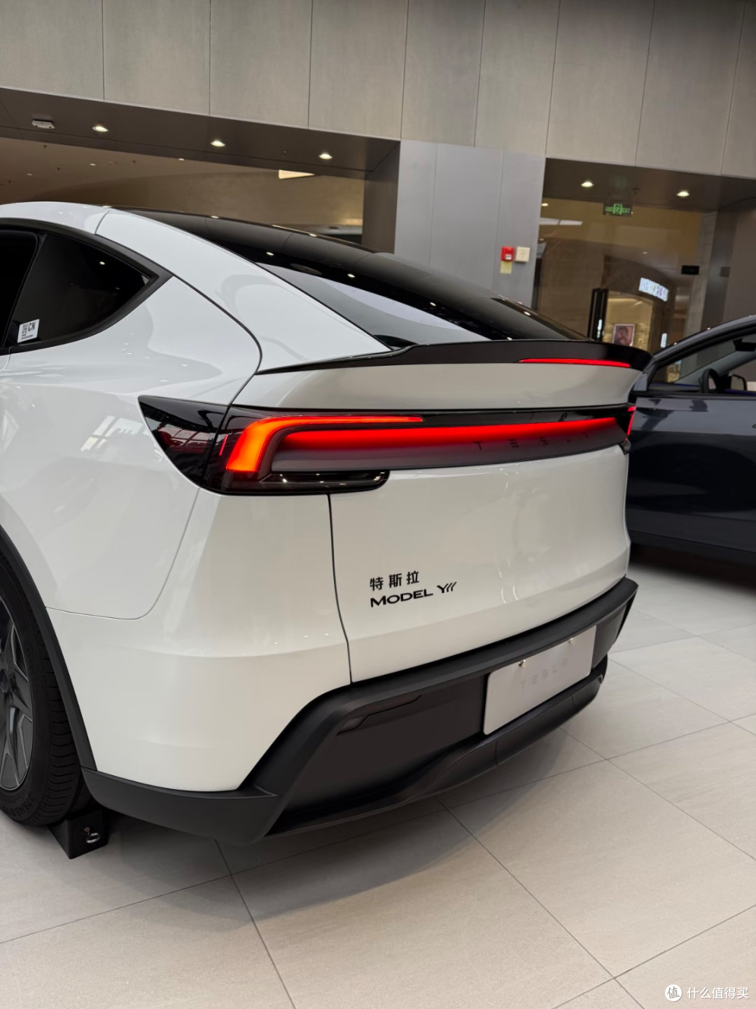 逛店试Model Y L:颜值能打,大四座舒服,六座得看需求