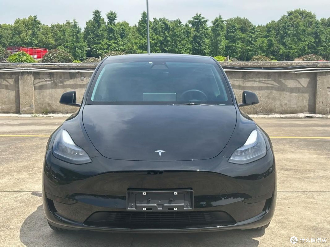 特斯拉Model Y豪华配置全解析:智驾领航,内饰焕新