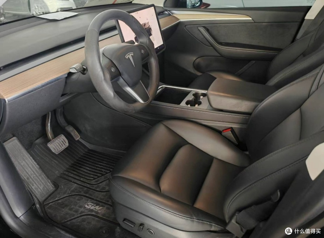 特斯拉Model Y：新能源市场的变革者，豪华新标准的定义者？