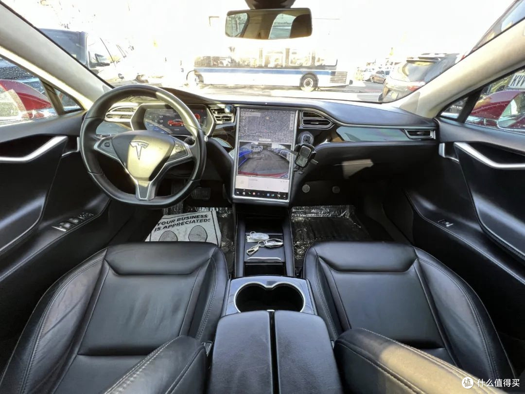 特斯拉Model Y与传统豪华车，豪华定义之辨