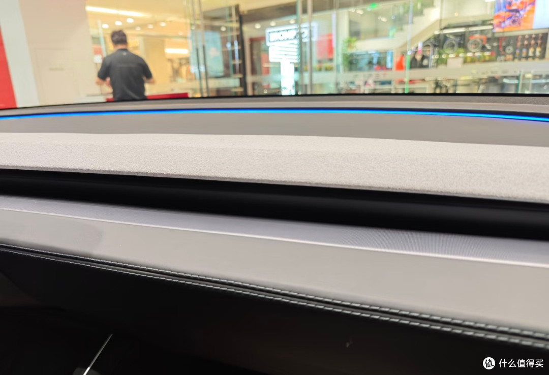 新款Model Y实车超预期,它算豪华吗?