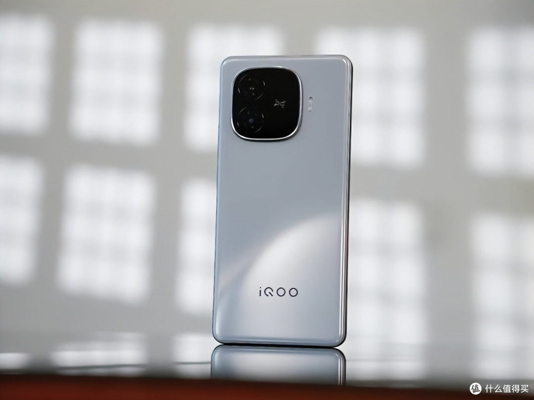 千元机“内卷”新高度:iQOO Z9:6000mAh+144Hz屏+索尼主摄