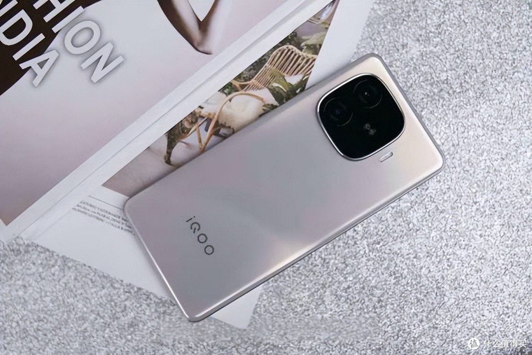 千元机“内卷”新高度:iQOO Z9:6000mAh+144Hz屏+索尼主摄