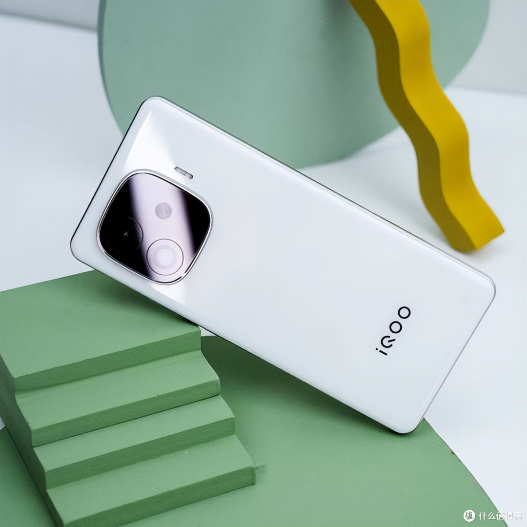 千元机“内卷”新高度:iQOO Z9:6000mAh+144Hz屏+索尼主摄