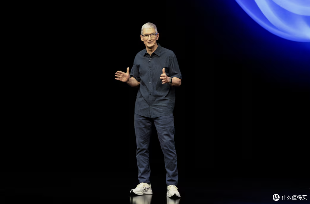 比起史上最薄iPhone 17,我更关心库克这次发布会穿什么...