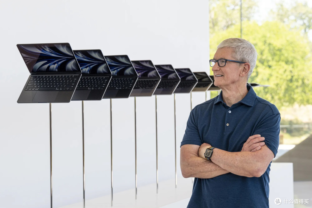 比起史上最薄iPhone 17,我更关心库克这次发布会穿什么...