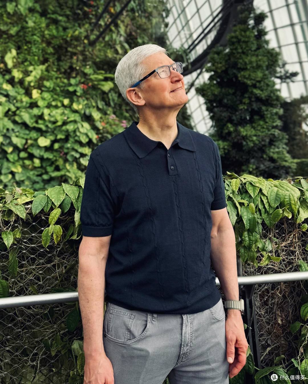 比起史上最薄iPhone 17,我更关心库克这次发布会穿什么...