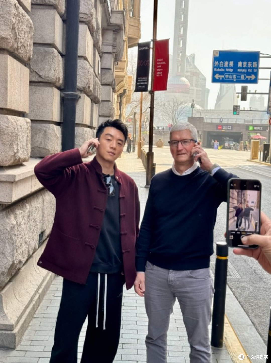 比起史上最薄iPhone 17,我更关心库克这次发布会穿什么...