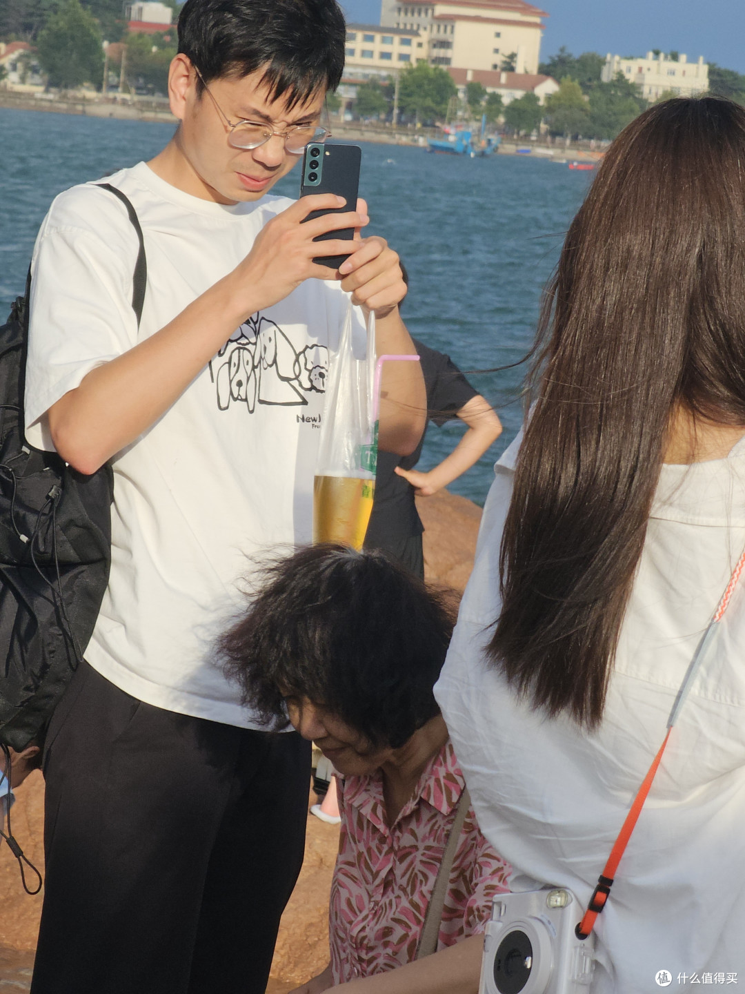 这哥们可能是憋不住了