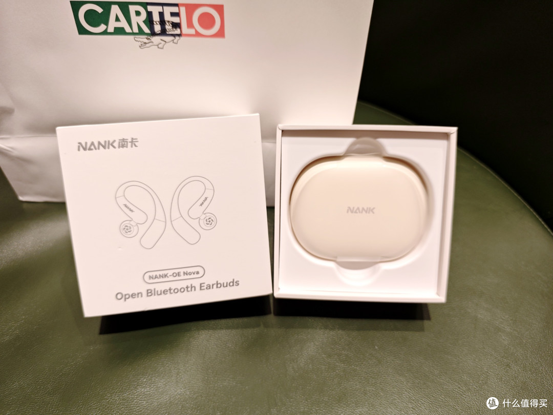 南卡OE Nova开放式耳机,咖啡馆畅聊无尴尬,定义舒适听歌体验